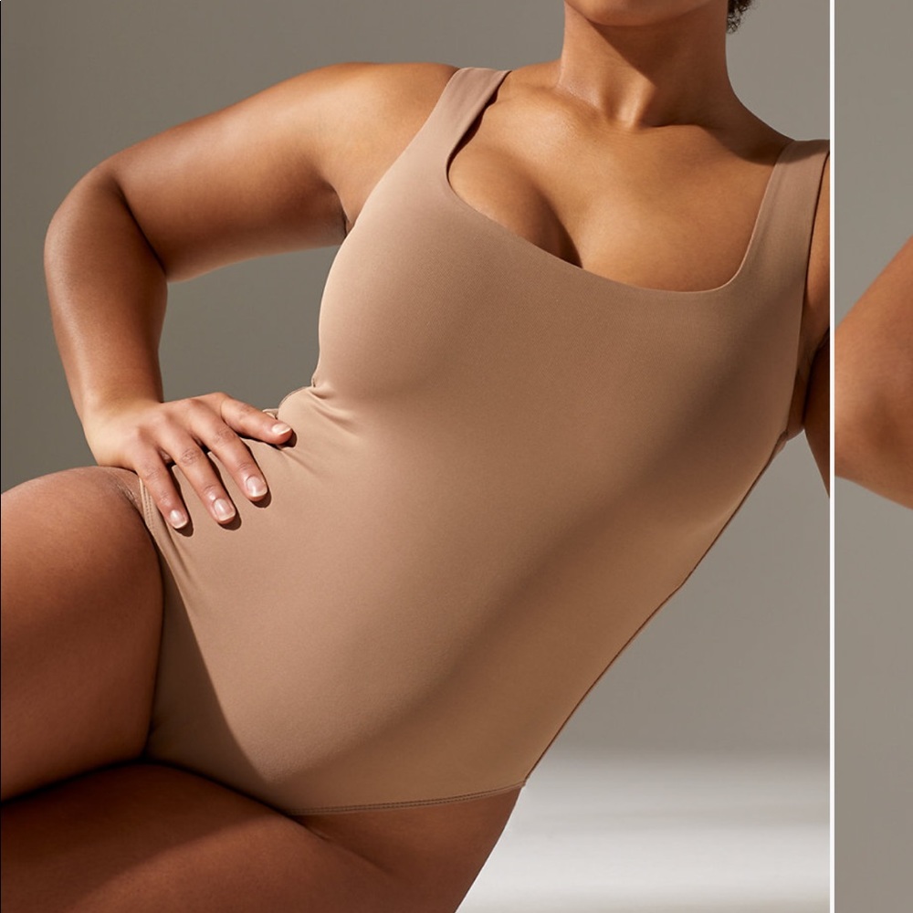 Aritzia babaton bodysuit